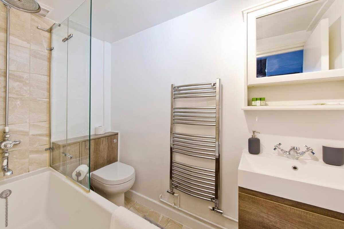 Charming 2-Bed Apt Near Buckingham Palace Londres Exterior foto